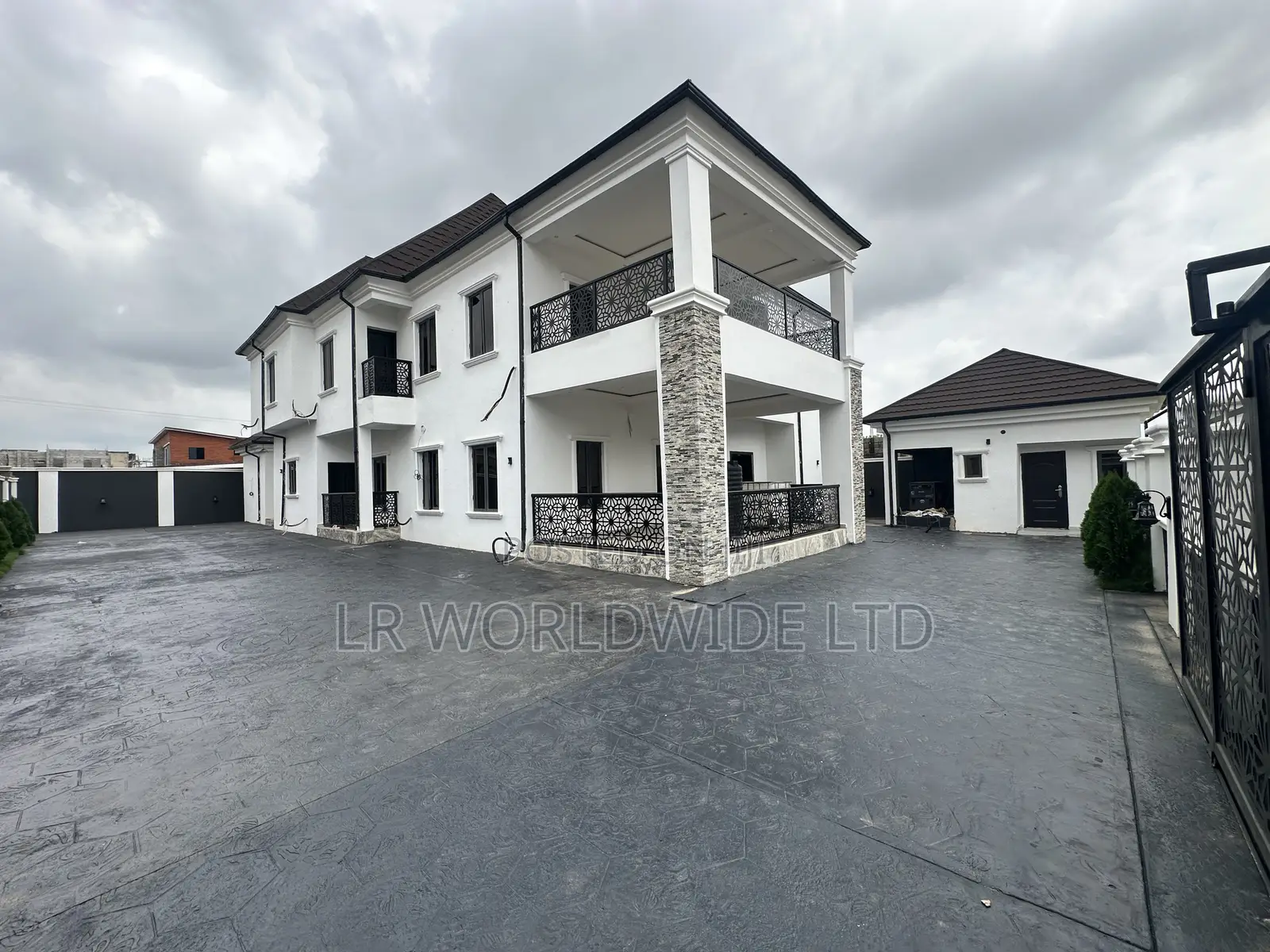 4bdrm Mansion in Lugbe District for sale in Lugbe District