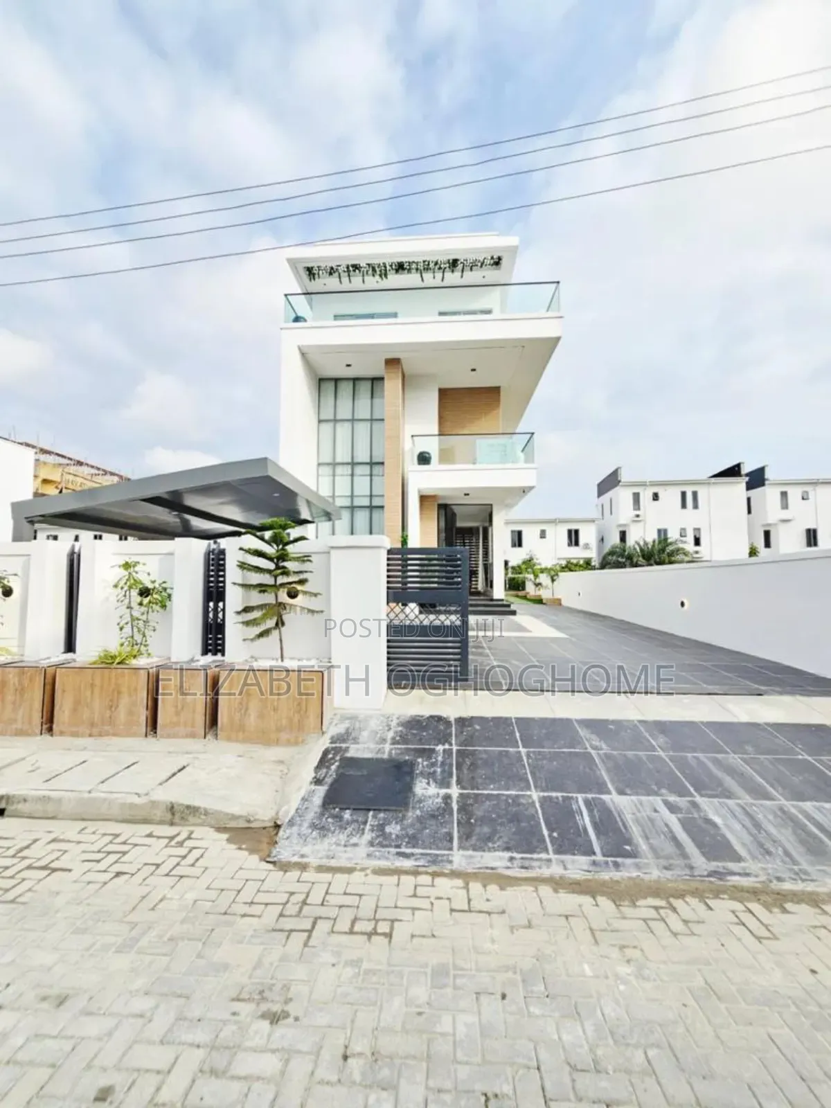 5bdrm Duplex in Osapa london for sale in Osapa london