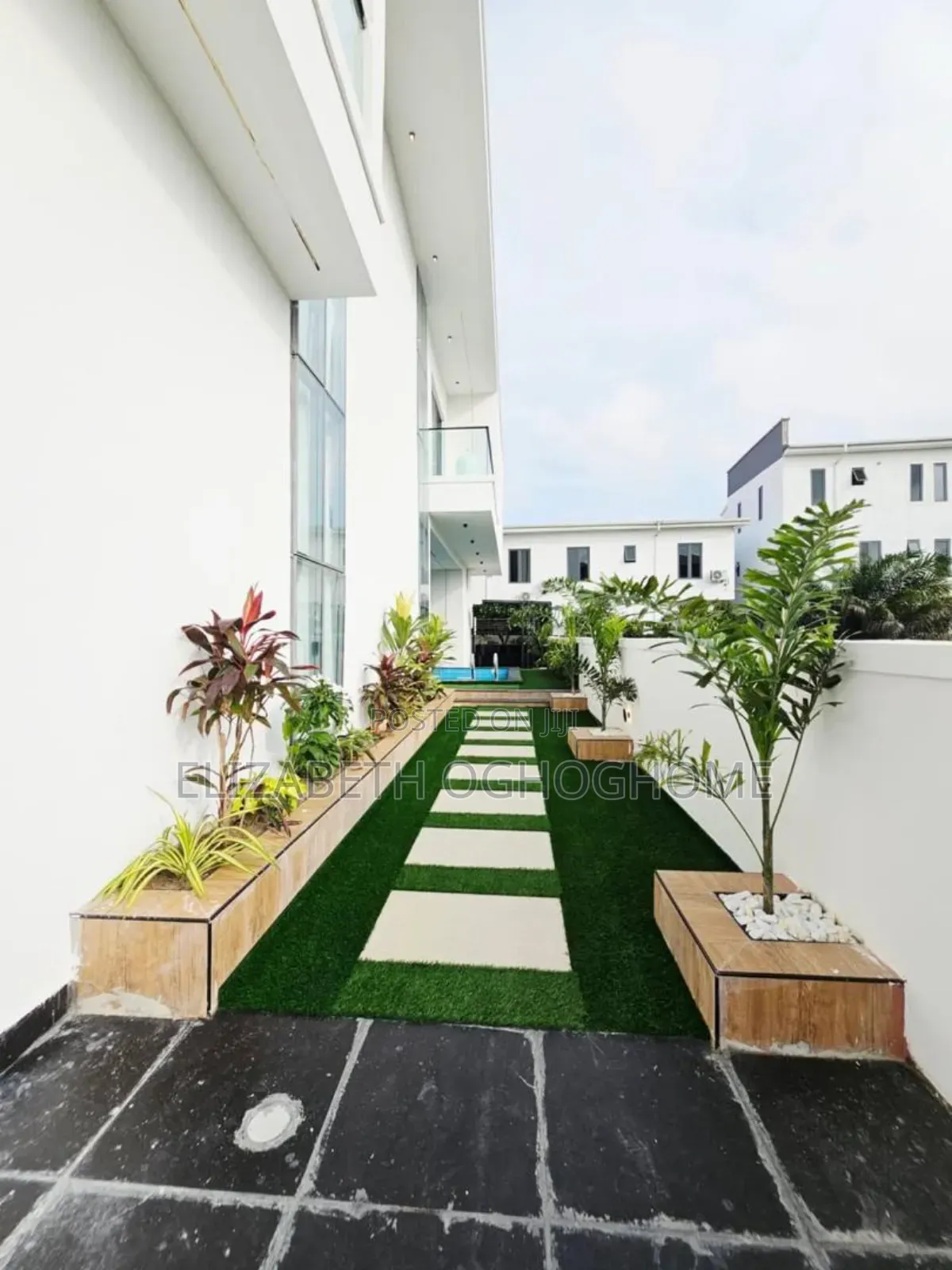 5bdrm Duplex in Osapa london for sale in Osapa london
