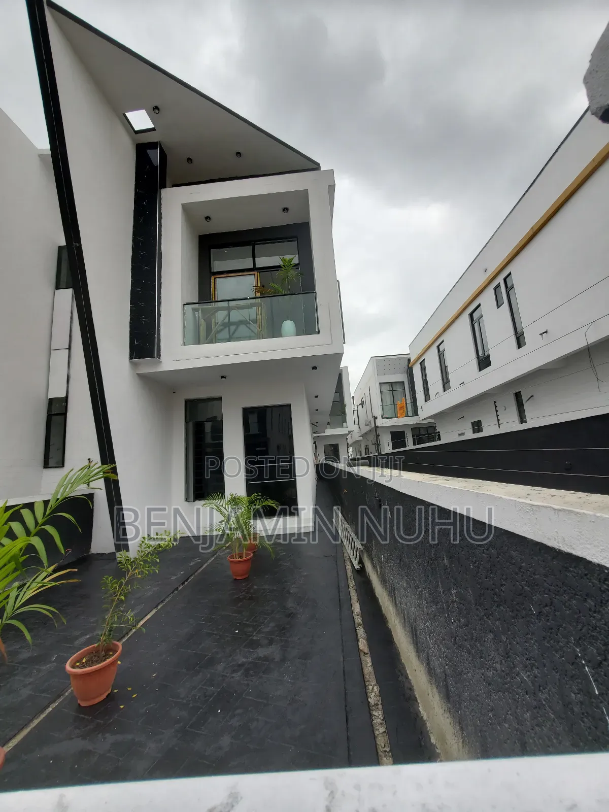 4bdrm Duplex in Ikota Gra for sale in Ikota