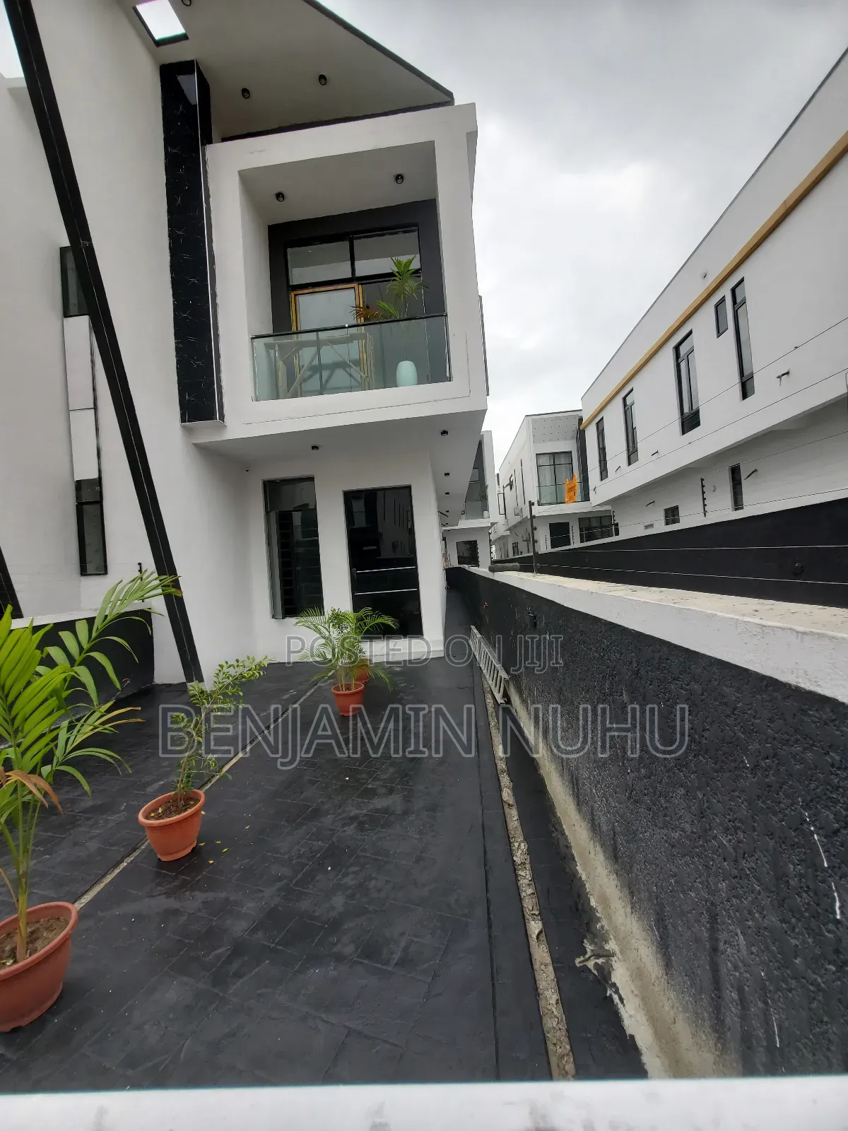 4bdrm Duplex in Ikota Gra for sale in Ikota