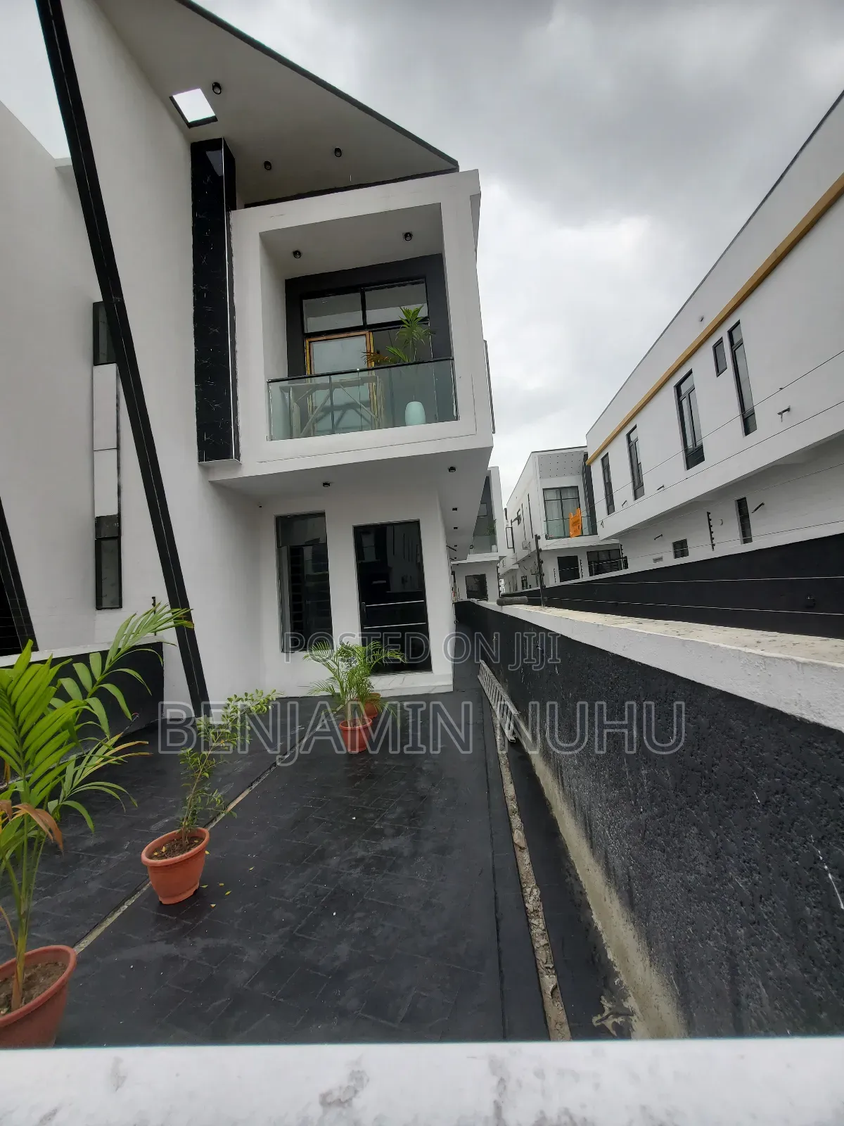 4bdrm Duplex in Ikota Gra for sale in Ikota