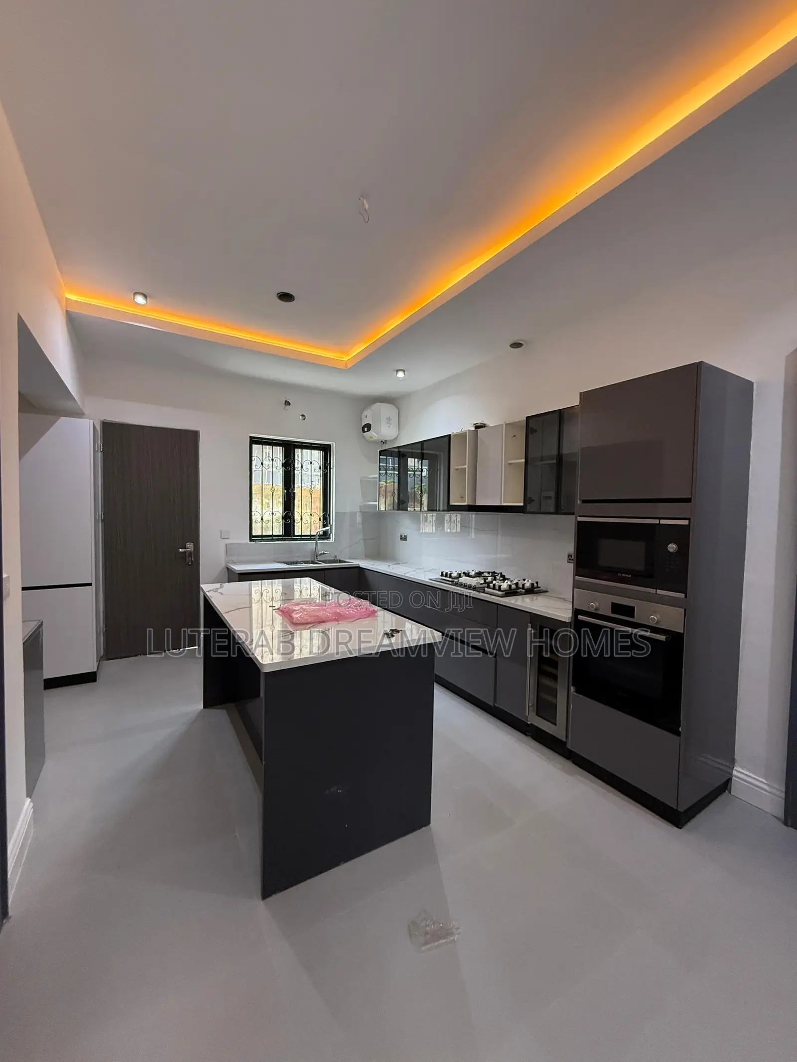5bdrm Duplex in Guzape for sale in Guzape District