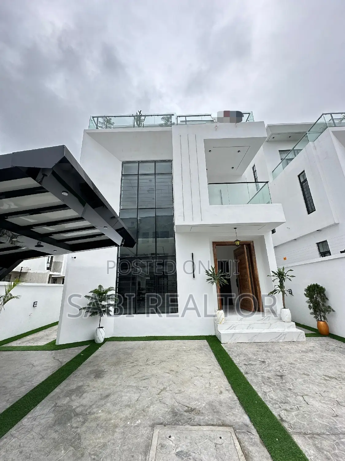 Furnished 5bdrm Duplex in Chevron for sale in Chevron