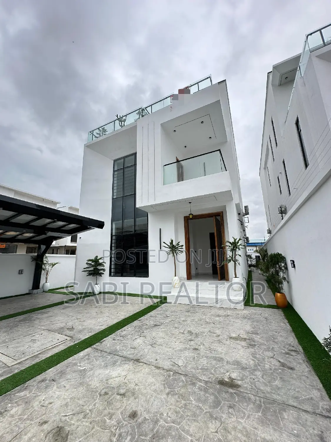Furnished 5bdrm Duplex in Chevron for sale in Chevron