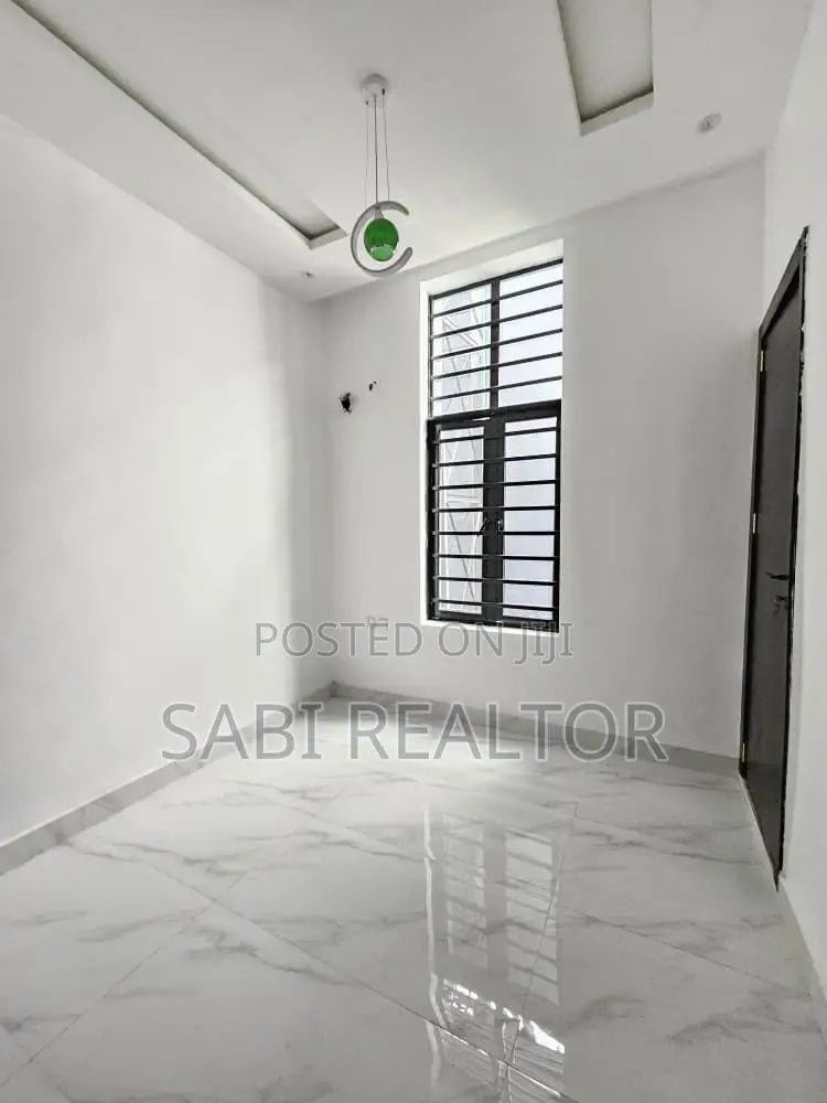 Furnished 4bdrm Duplex in Chevron for sale in Chevron
