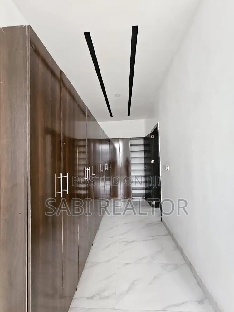Furnished 4bdrm Duplex in Chevron for sale in Chevron