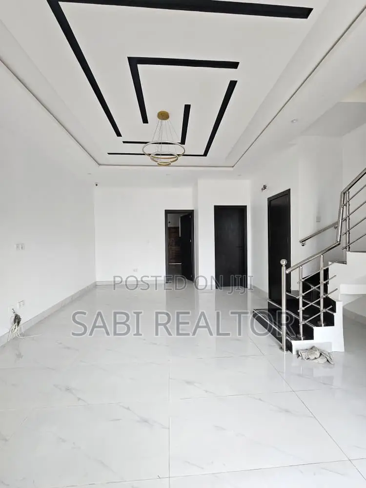Furnished 4bdrm Duplex in Chevron for sale in Chevron
