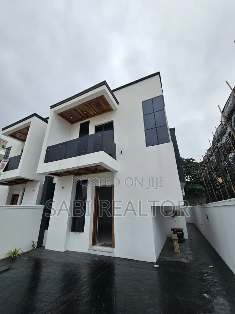 Furnished 4bdrm Duplex in Chevron for sale in Chevron