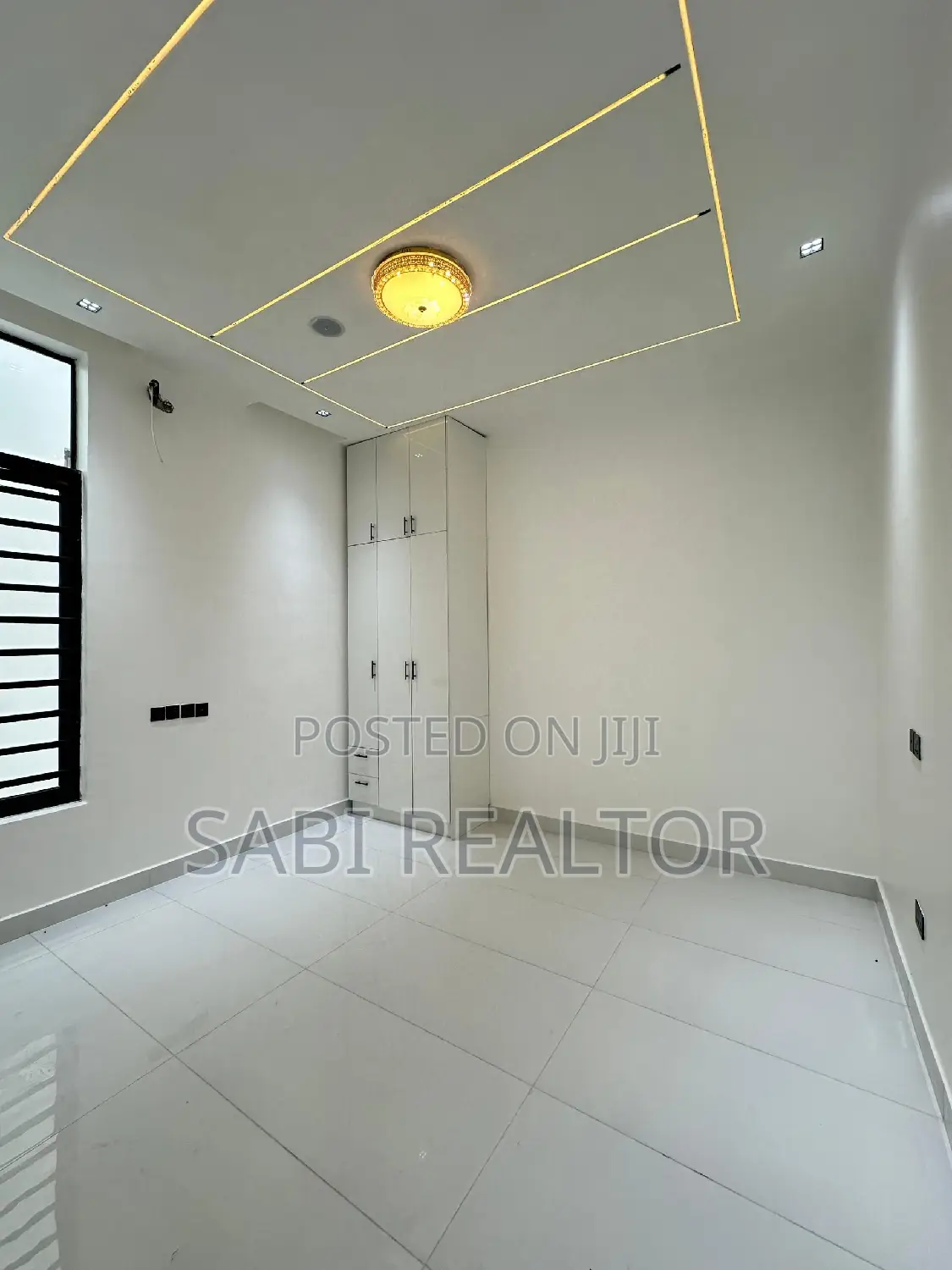Furnished 5bdrm Duplex in Chevron for sale in Chevron