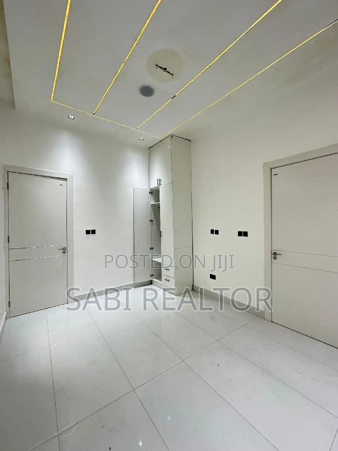 Furnished 5bdrm Duplex in Chevron for sale in Chevron
