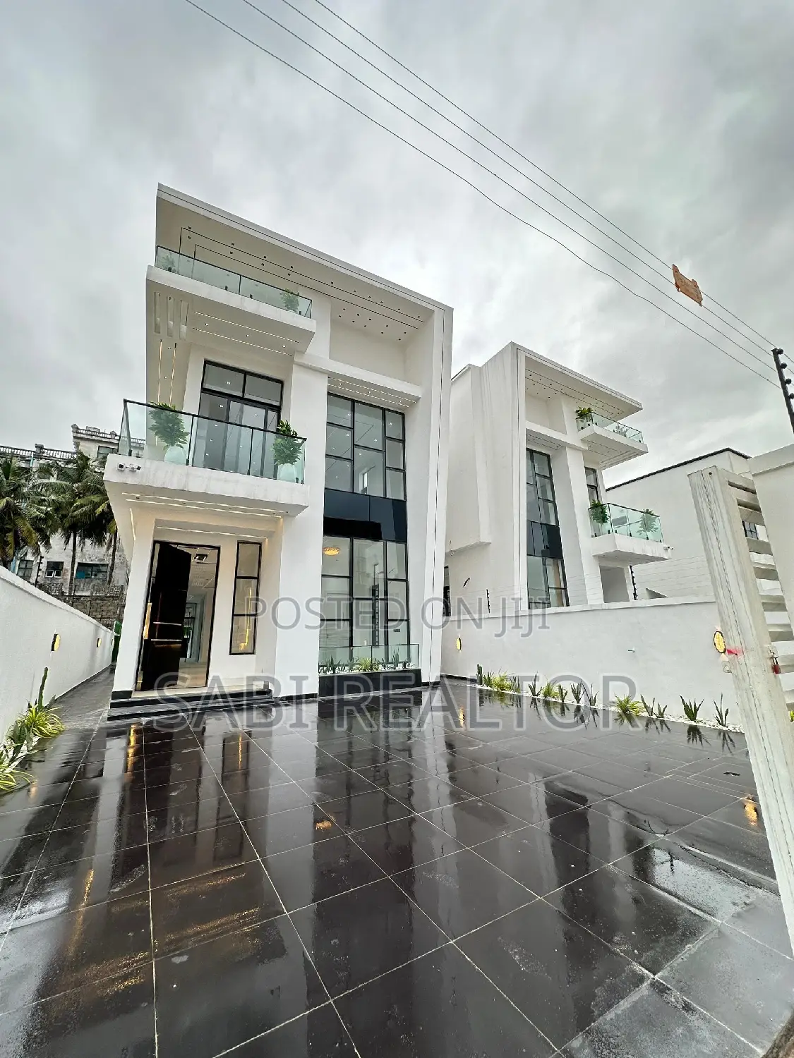 Furnished 5bdrm Duplex in Chevron for sale in Chevron