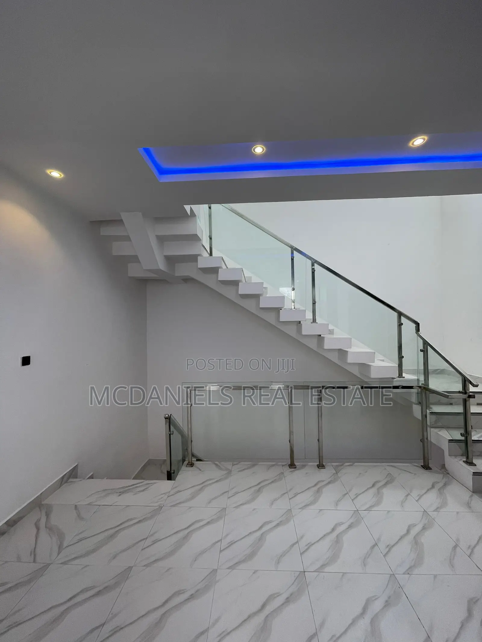 Furnished 5bdrm Duplex in Chevron for sale in Chevron