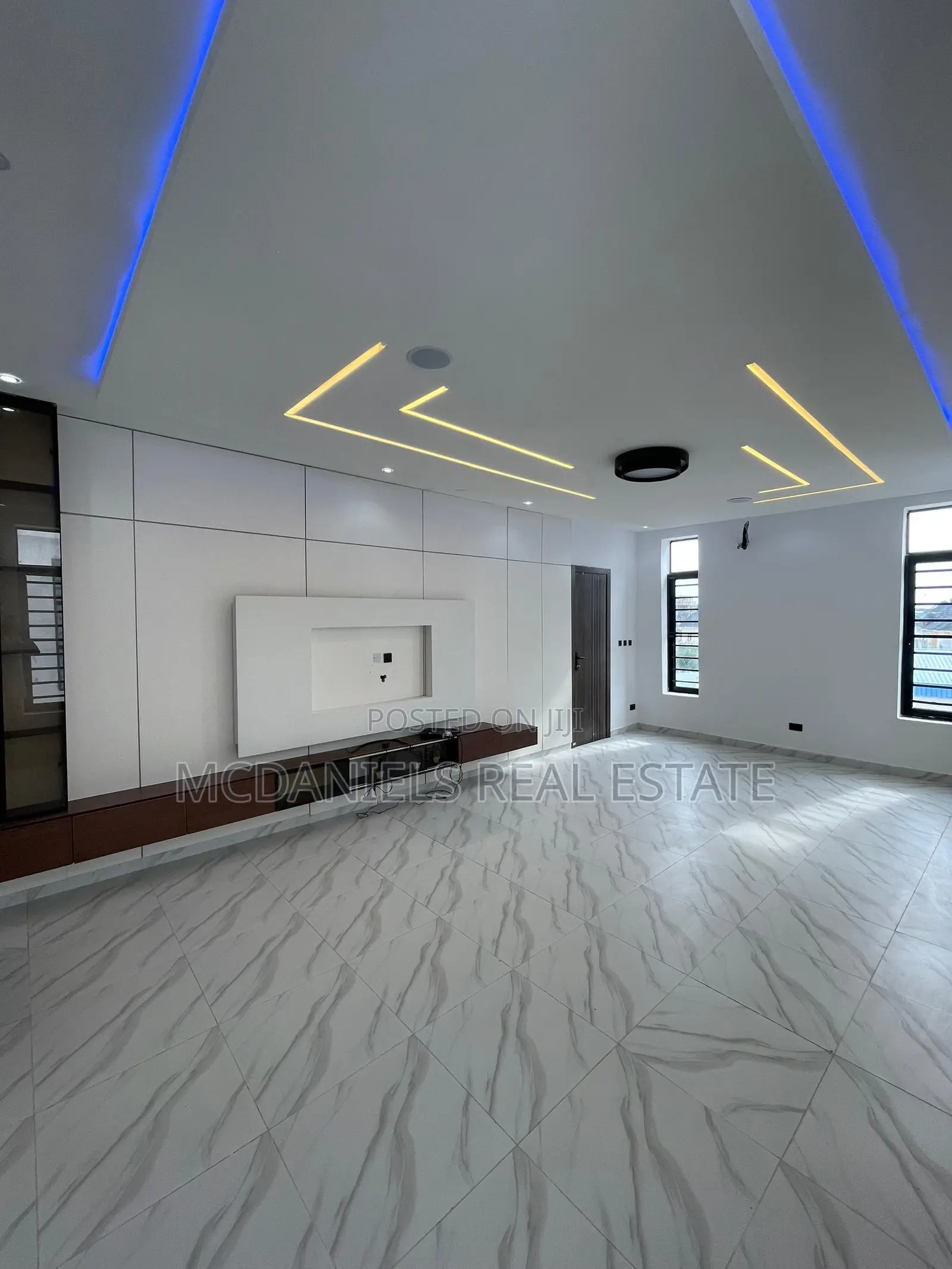 Furnished 5bdrm Duplex in Chevron for sale in Chevron
