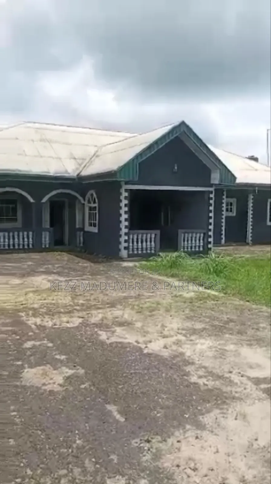 5bdrm Bungalow in Mbodo, Aluu , Port for sale in Port-Harcourt