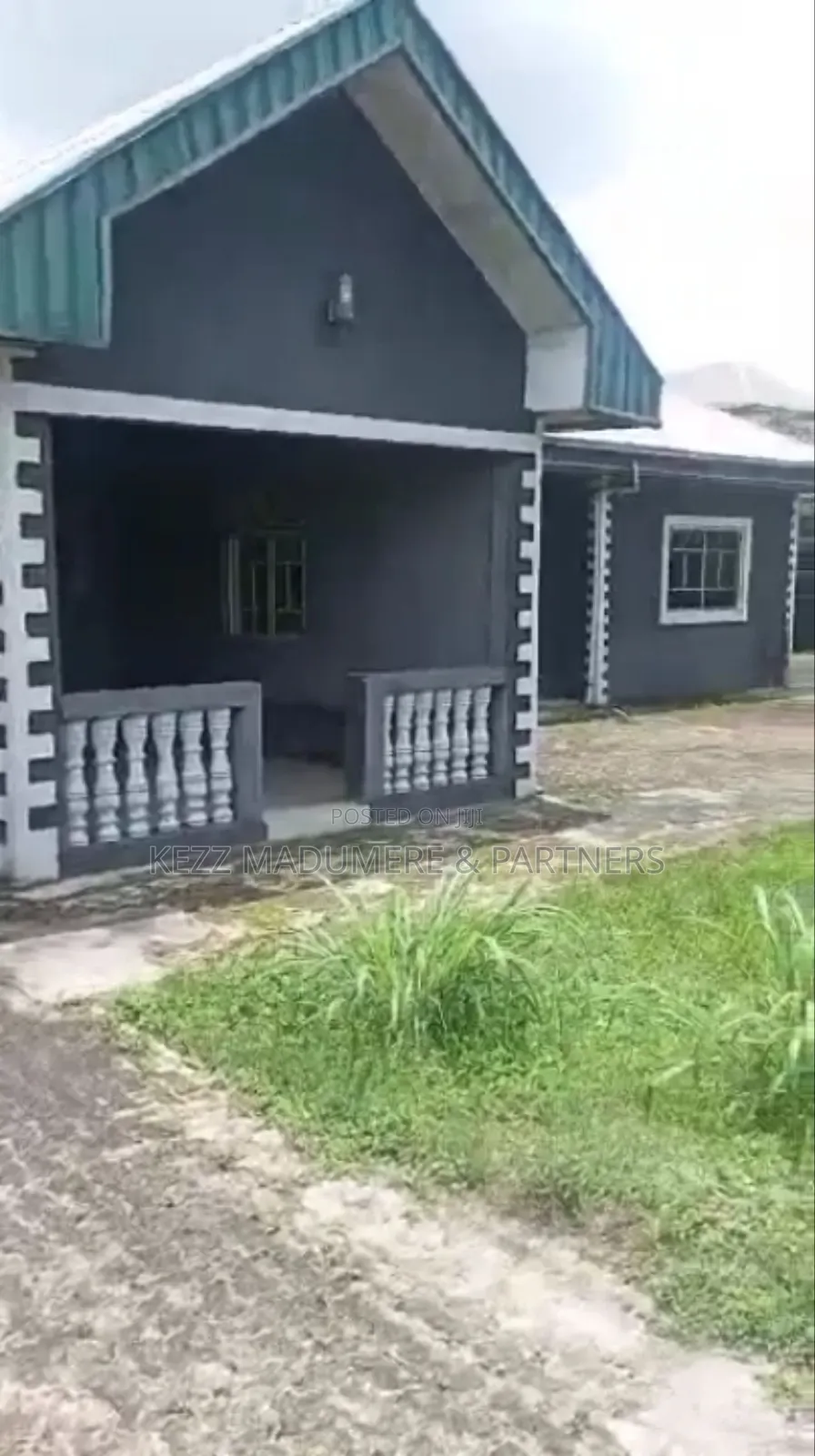 5bdrm Bungalow in Mbodo, Aluu , Port for sale in Port-Harcourt