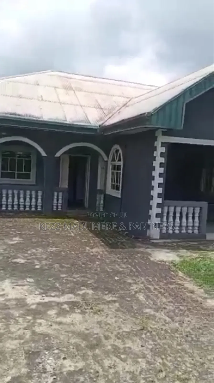 5bdrm Bungalow in Mbodo, Aluu , Port for sale in Port-Harcourt