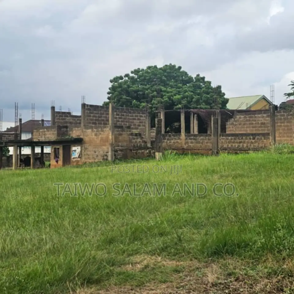 2500sqm of Residential Land at Pine Avenue Main Alalubosa Gra Ibadan in Alalubosa