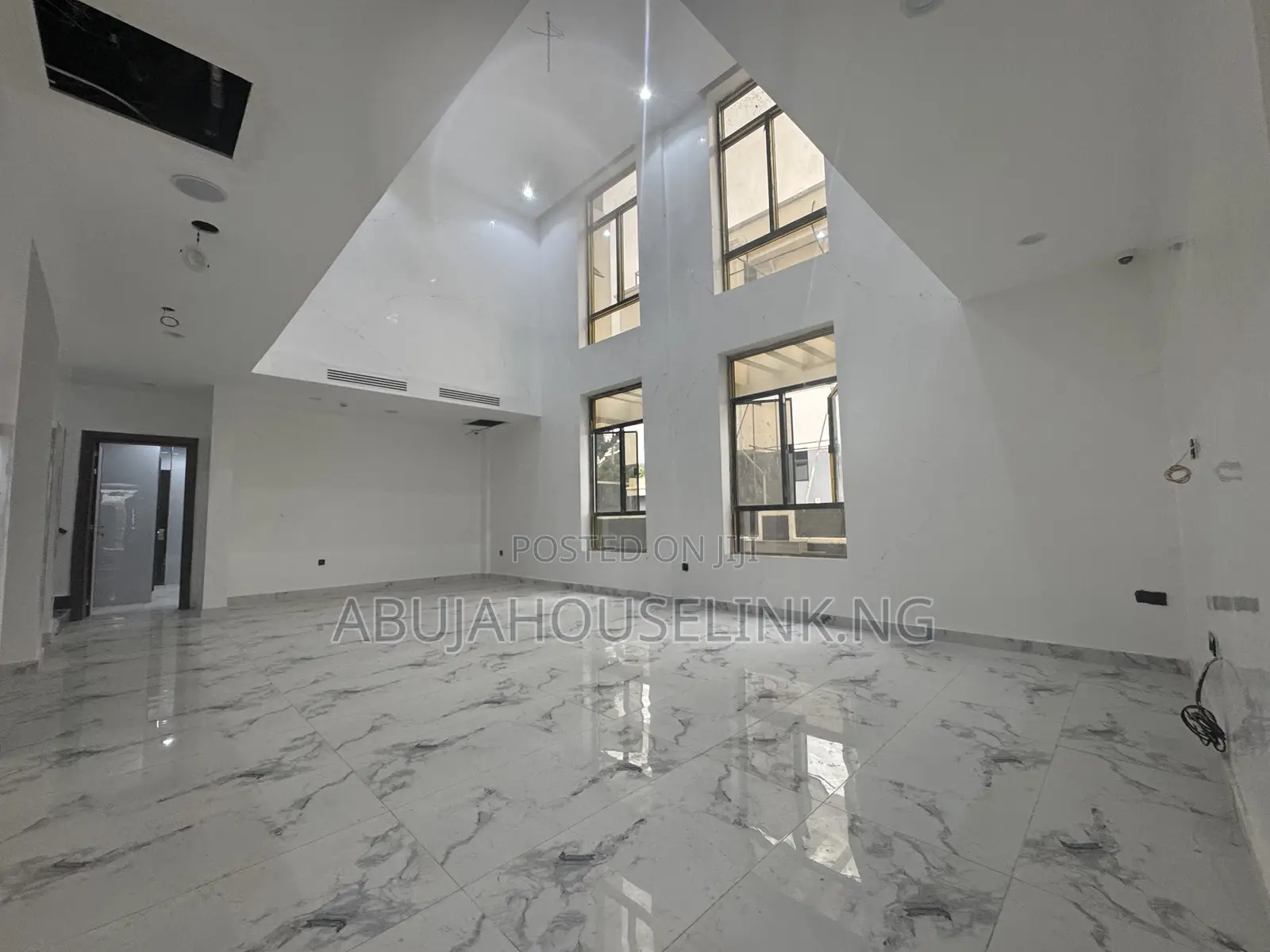 6bdrm Duplex in Guzape Main Abuja for sale in Guzape District