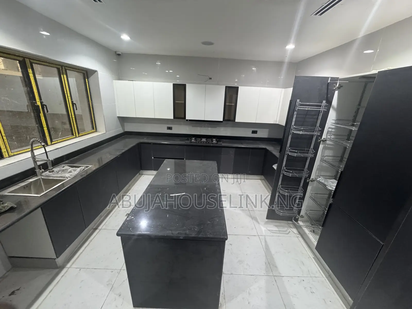 6bdrm Duplex in Guzape Main Abuja for sale in Guzape District