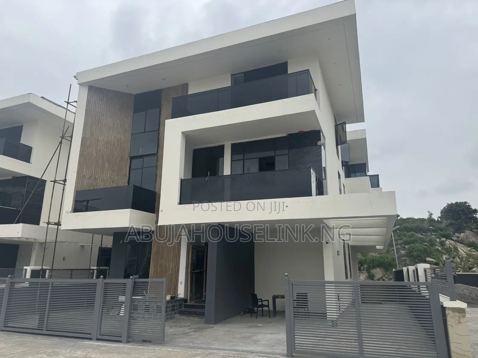 6bdrm Duplex in Guzape Main Abuja for sale in Guzape District