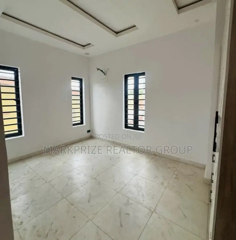 5bdrm Duplex in Adeniyi Jones Ikeja for sale in Adeniyi Jones