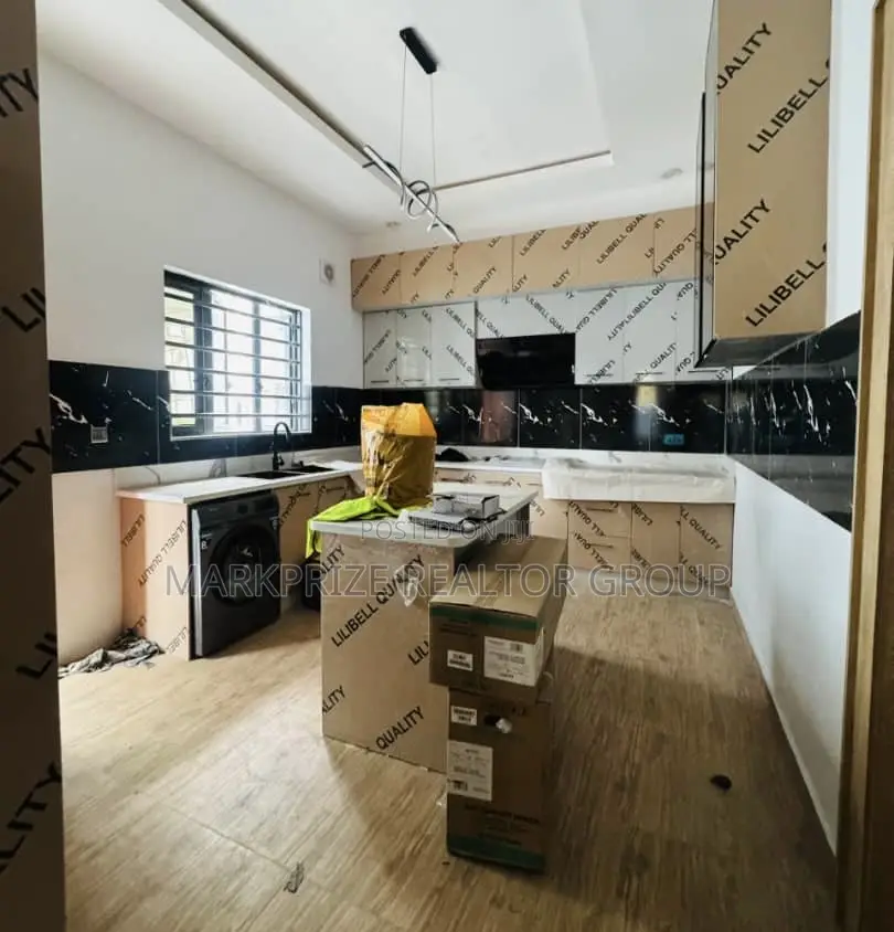 5bdrm Duplex in Adeniyi Jones Ikeja for sale in Adeniyi Jones