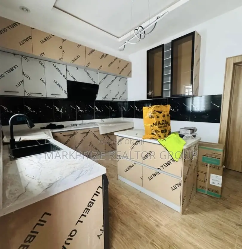5bdrm Duplex in Adeniyi Jones Ikeja for sale in Adeniyi Jones