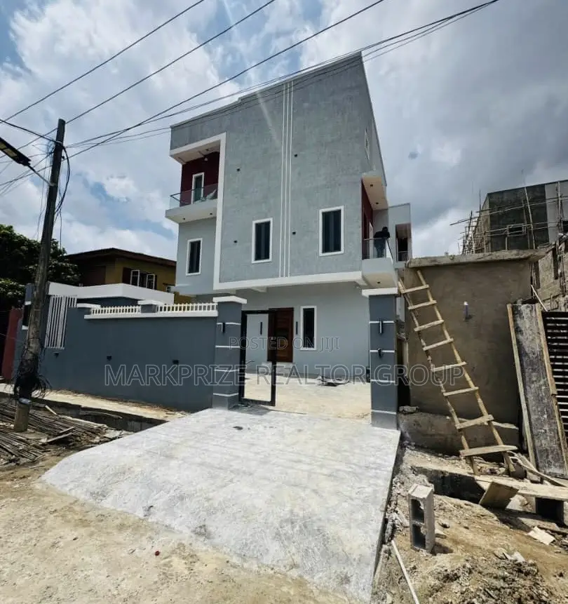 5bdrm Duplex in Adeniyi Jones Ikeja for sale in Adeniyi Jones