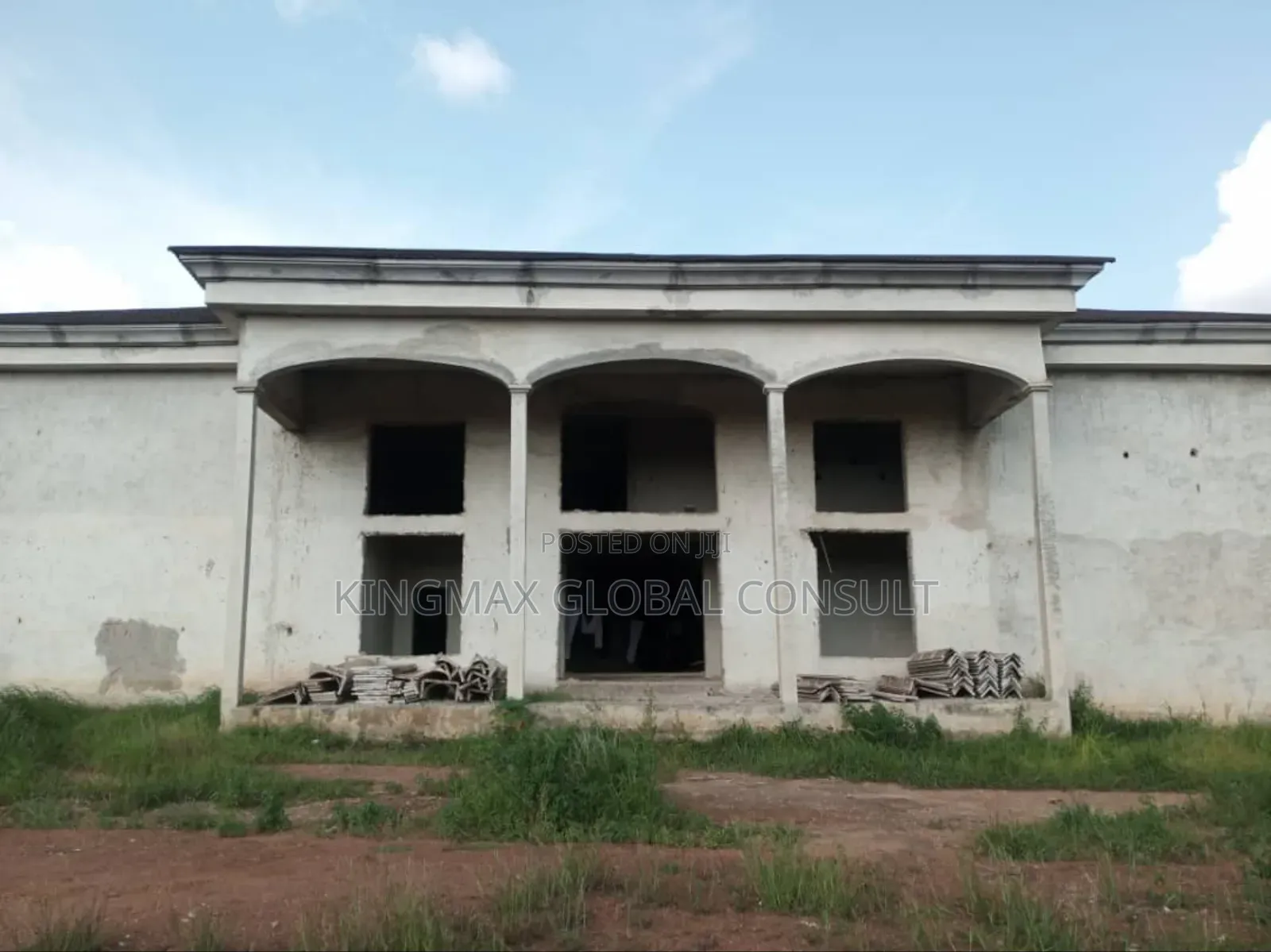 A Built Up University in the Heart of Abuja for Distress Sale in Gwarinpa
