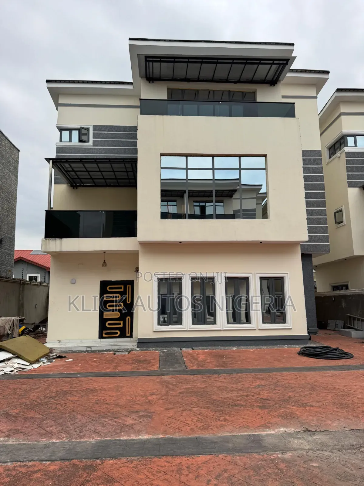 4bdrm Duplex in Ikate for sale in Ikate