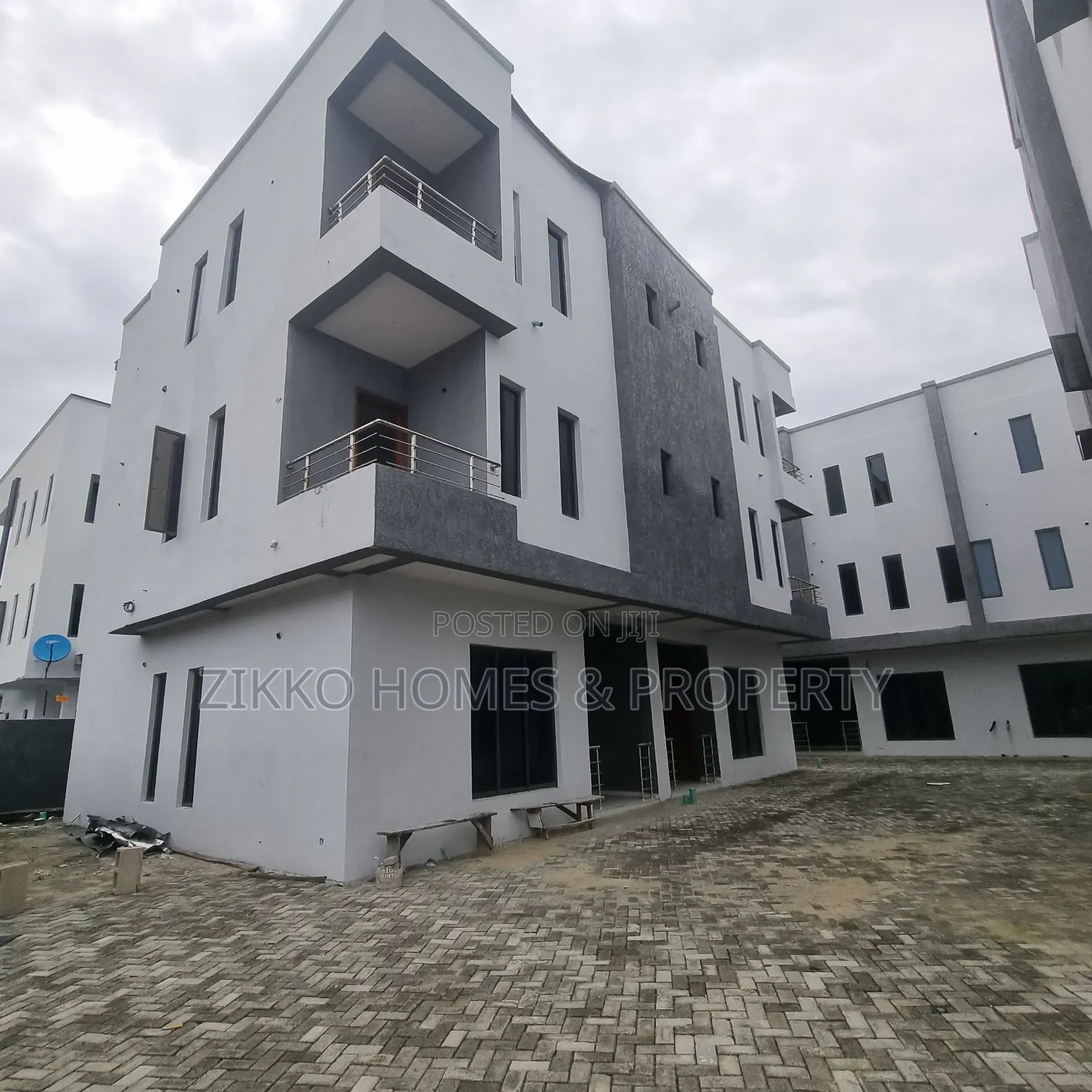 4bdrm Townhouse/Terrace In Ikota Gra, Lekki For Sale in Lekki