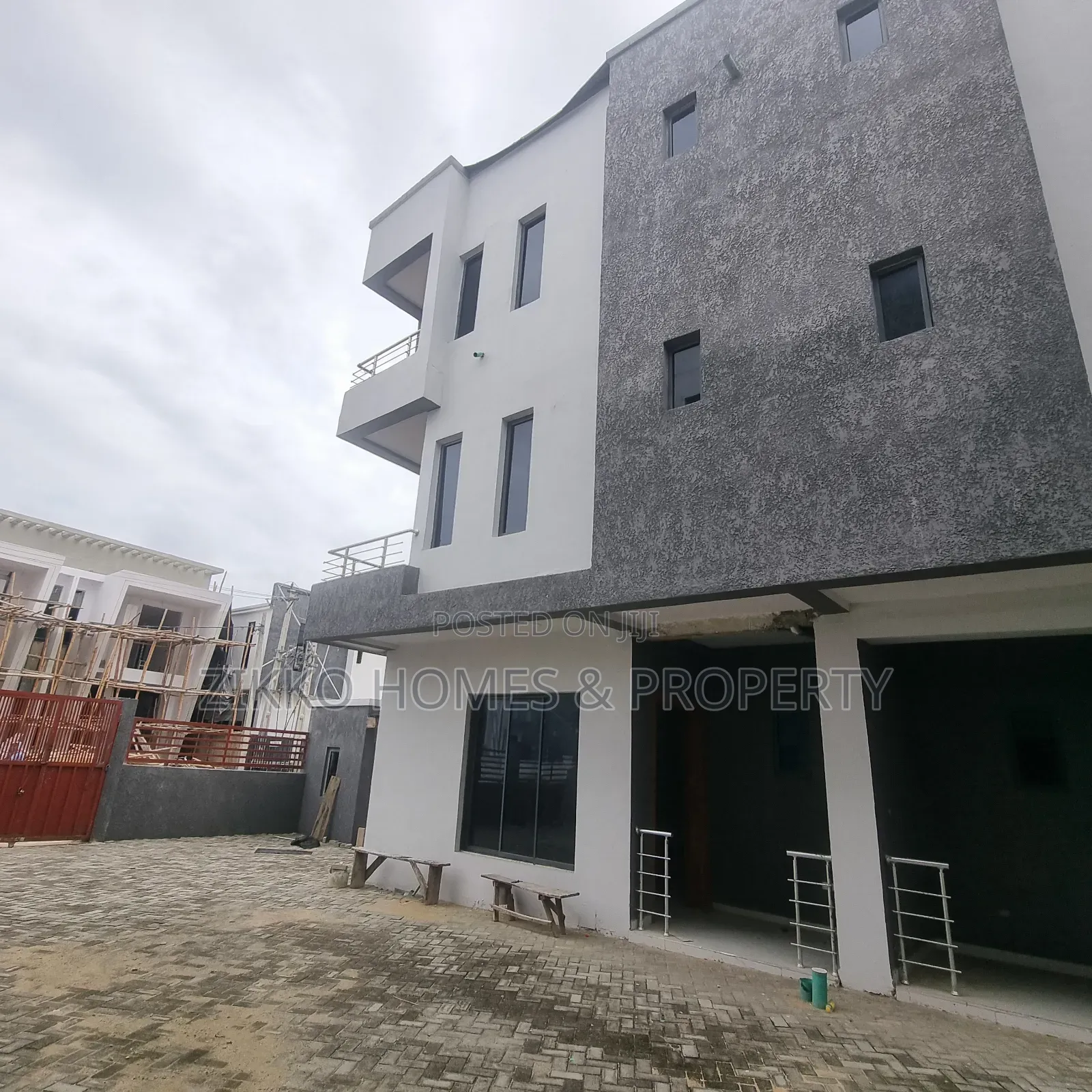 4bdrm Townhouse/Terrace In Ikota Gra, Lekki For Sale in Lekki