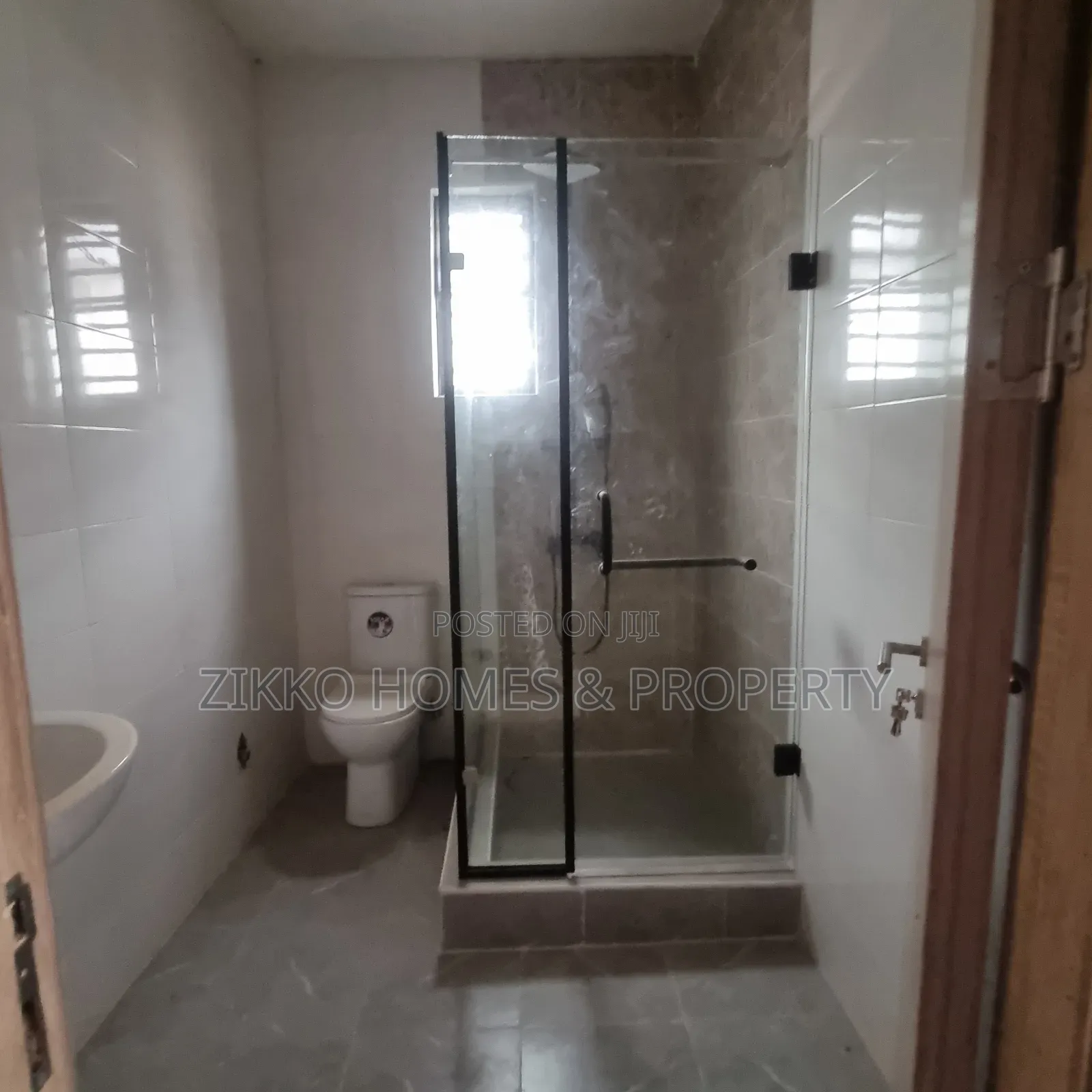 4bdrm Townhouse/Terrace In Ikota Gra, Lekki For Sale in Lekki