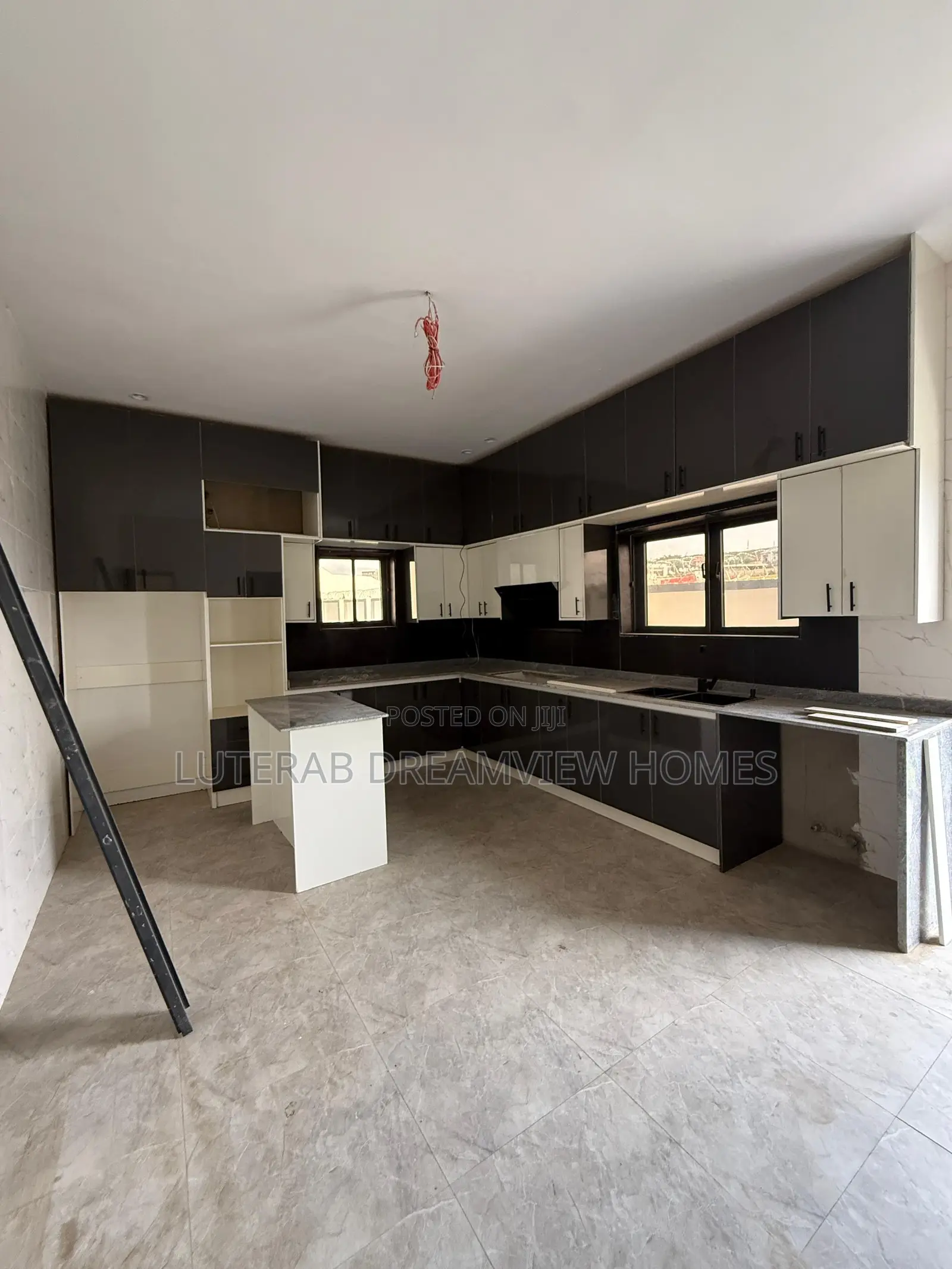 5bdrm Duplex in Guzape for sale in Guzape District