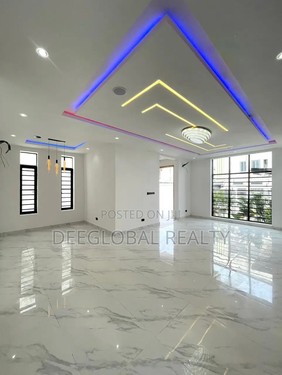 5bdrm Duplex in Chevron for sale in Chevron