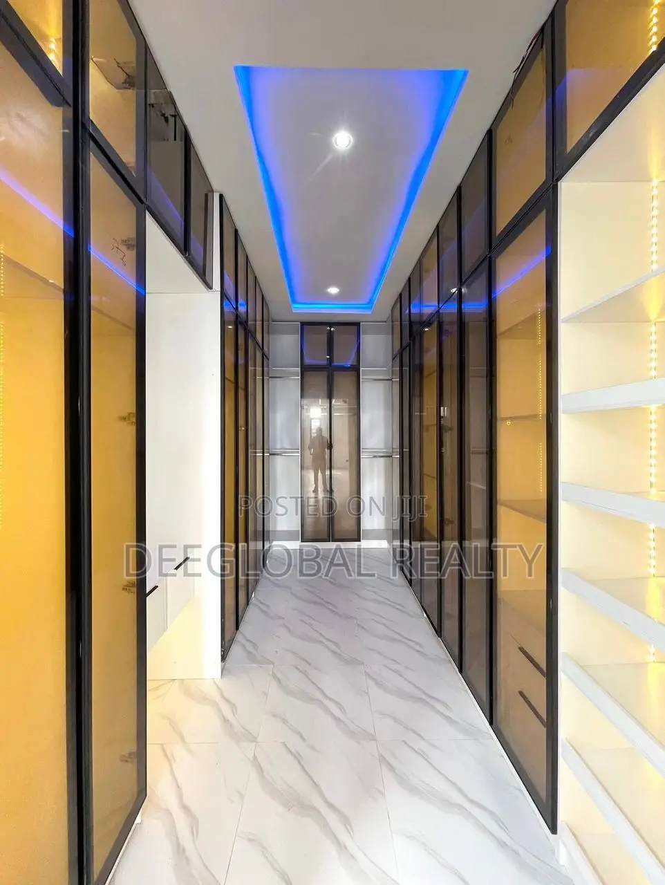 5bdrm Duplex in Chevron for sale in Chevron