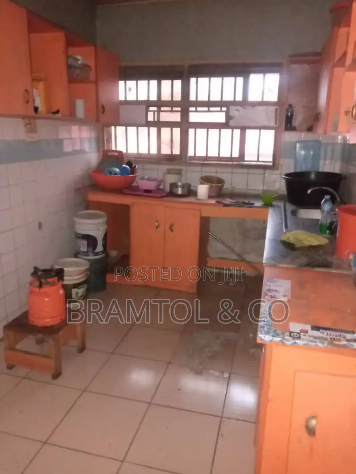 2 Bedroom Flat for Office, Spa, Salon or Business in Wuse 2