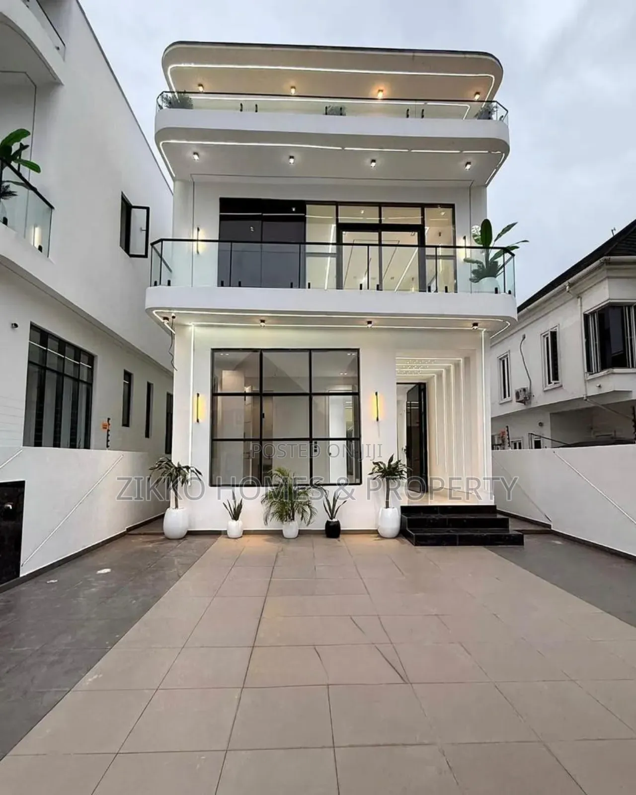 5bdrm Duplex in Chevron Drive, Lekki for sale in Lekki