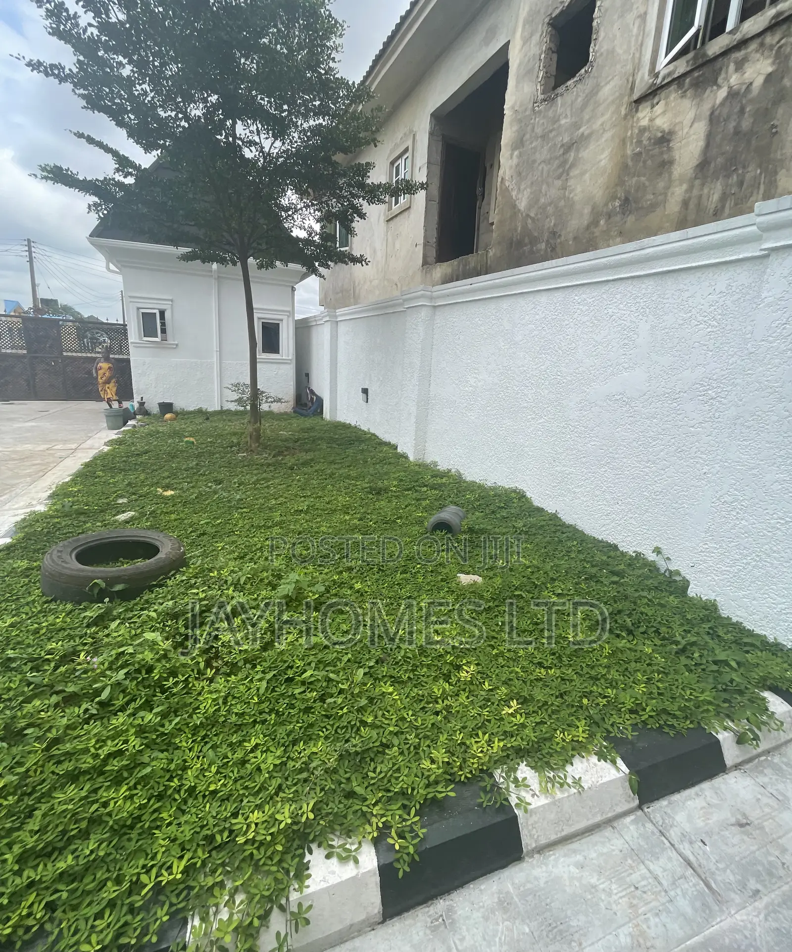 6 Bedroom Duplex on a 70by100 for Sale at Midwifery Asaba in Oshimili South