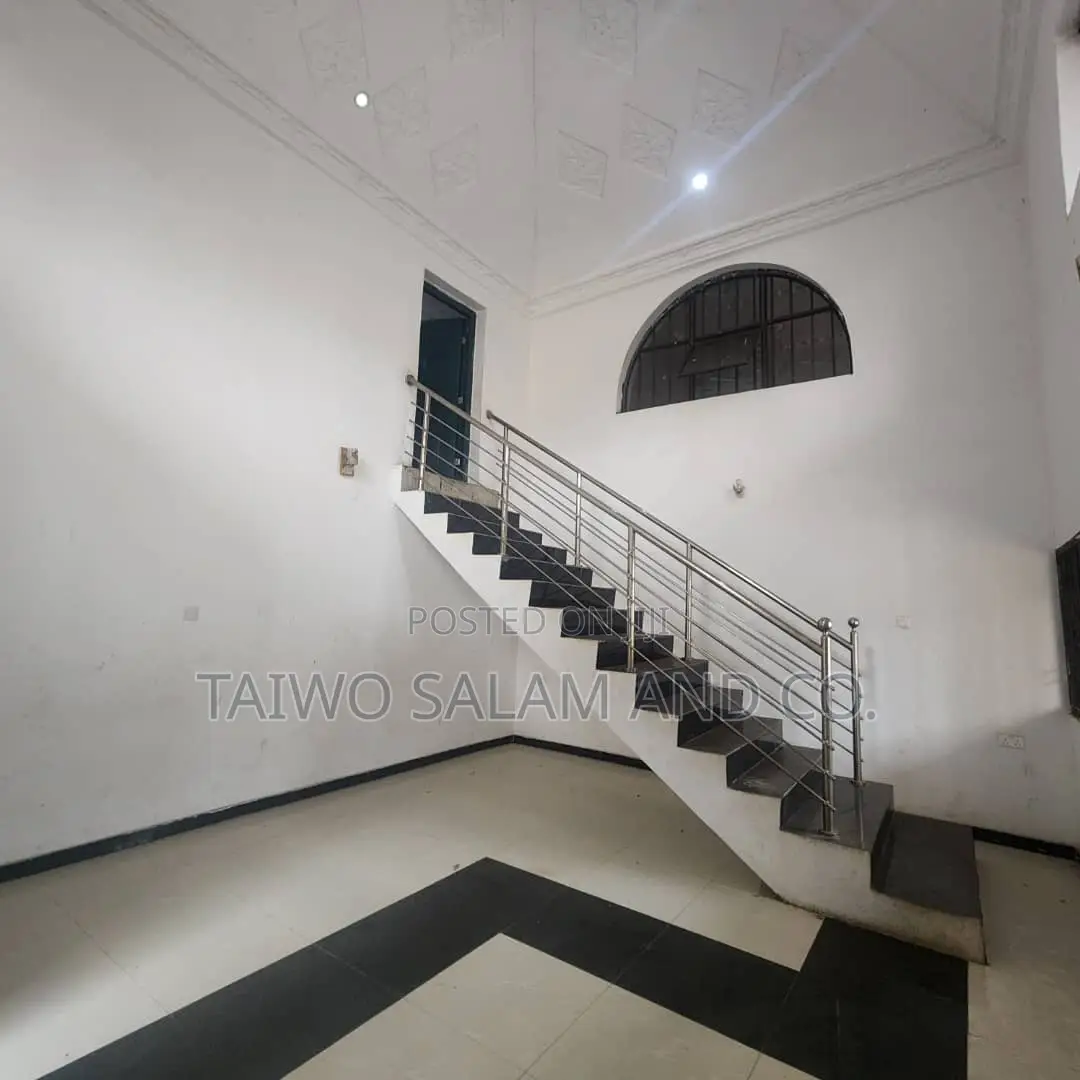 5bdrm Duplex in Akobo for sale in Akobo
