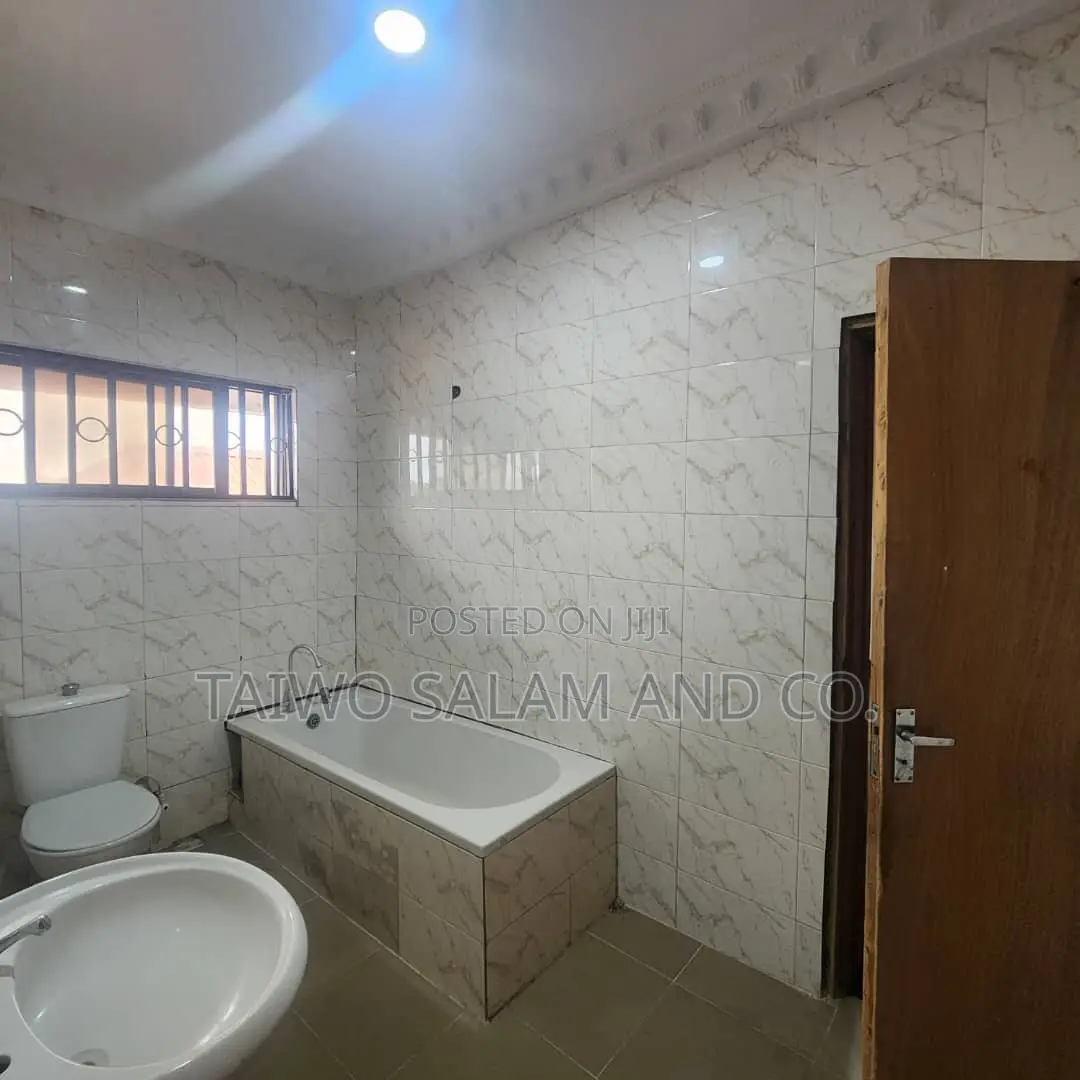 5bdrm Duplex in Akobo for sale in Akobo