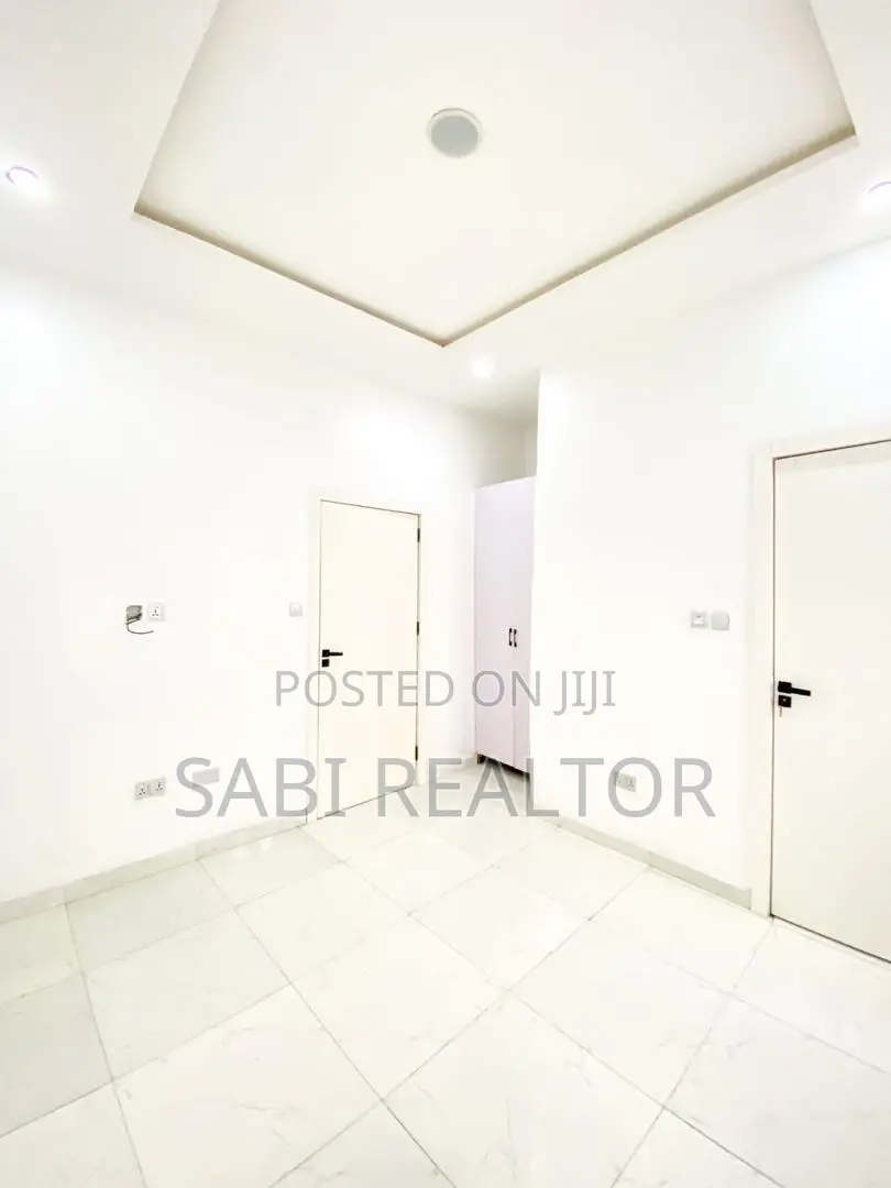 Furnished 4bdrm Duplex in Chevron for sale in Chevron