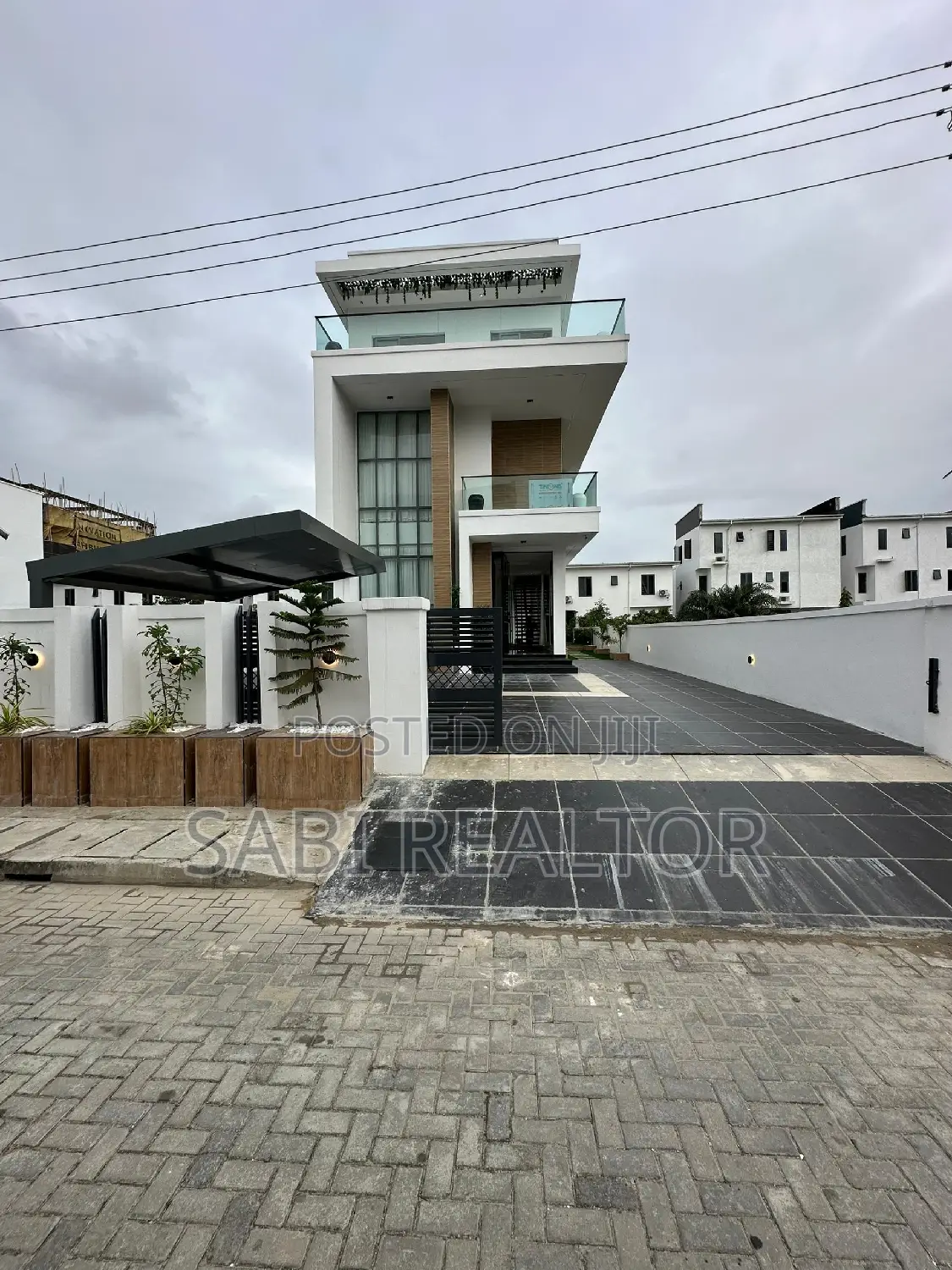 Furnished 5bdrm Duplex in Osapa for sale in Osapa london