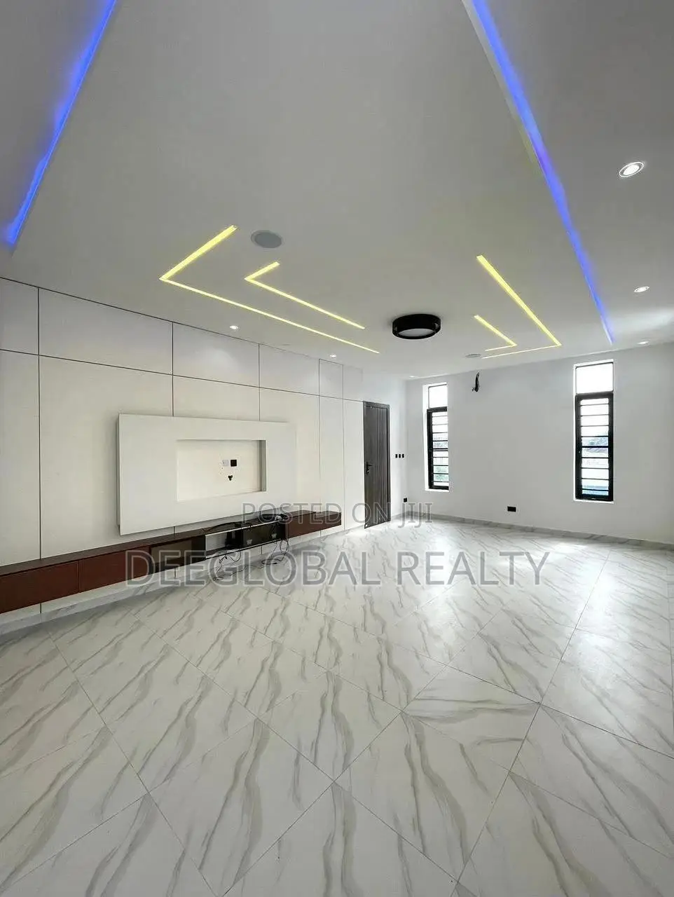 5bdrm Duplex in Chevron for sale in Chevron