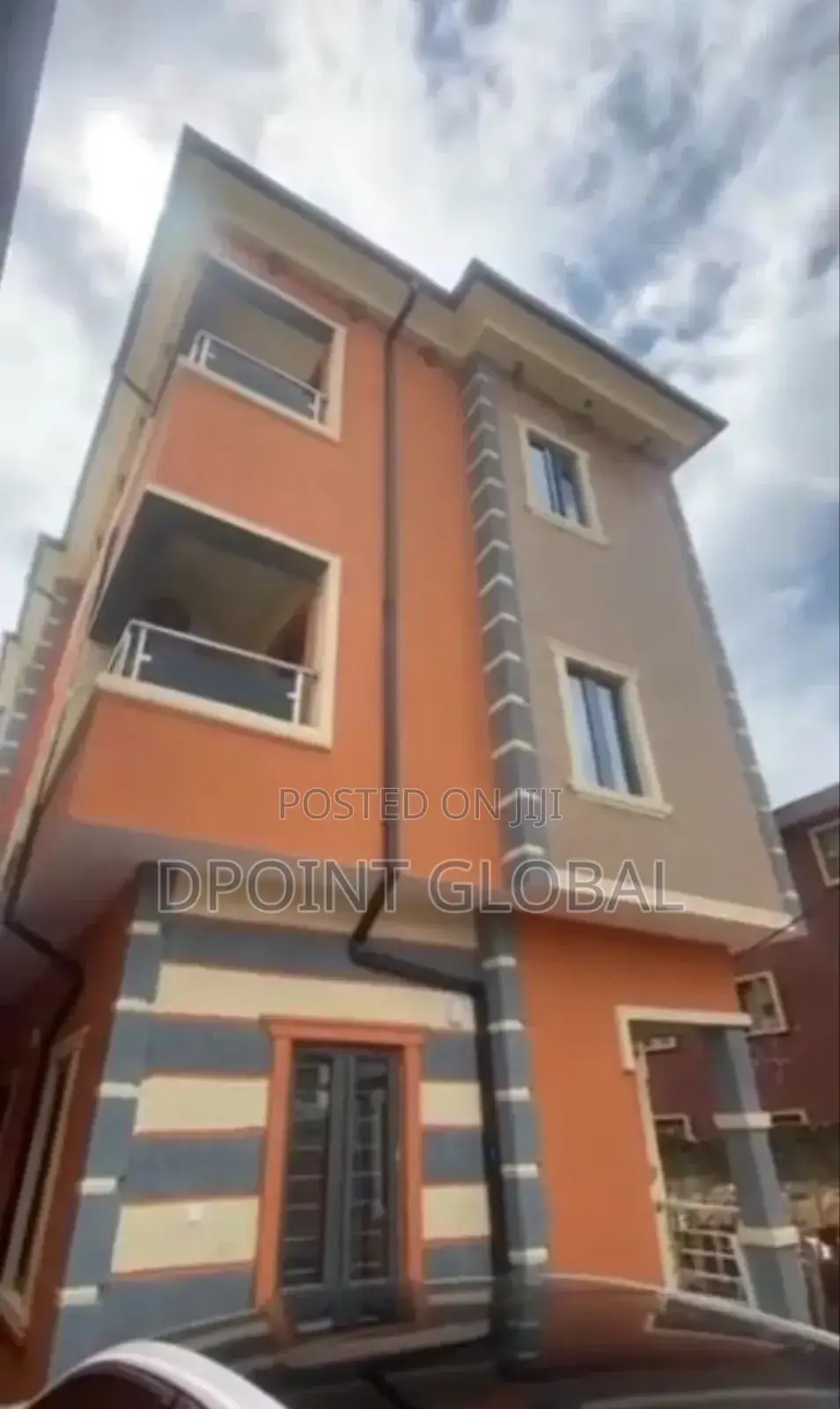 13bdrm Block of Flats in In Shomulo, Shomolu for sale in Shomolu