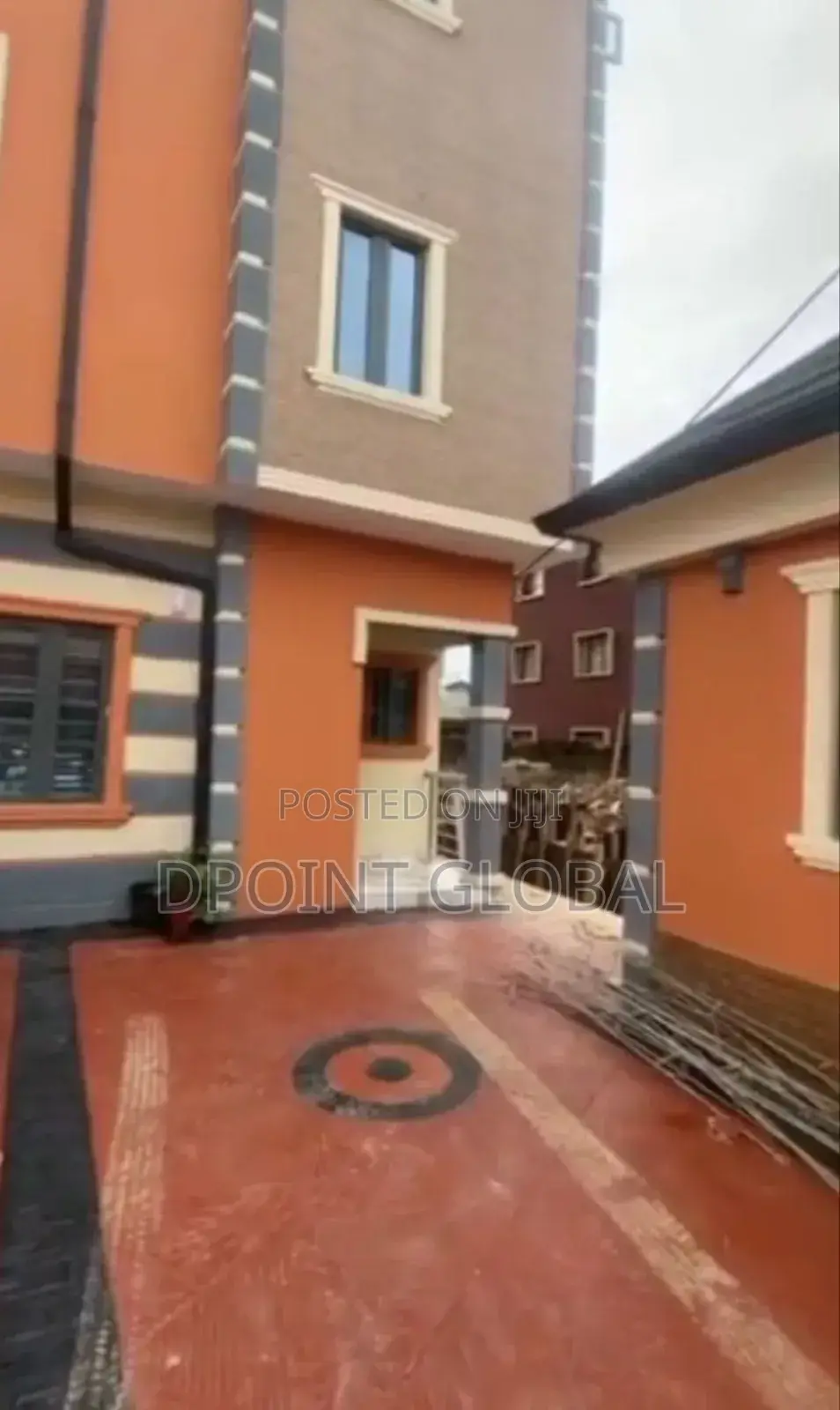 13bdrm Block of Flats in In Shomulo, Shomolu for sale in Shomolu