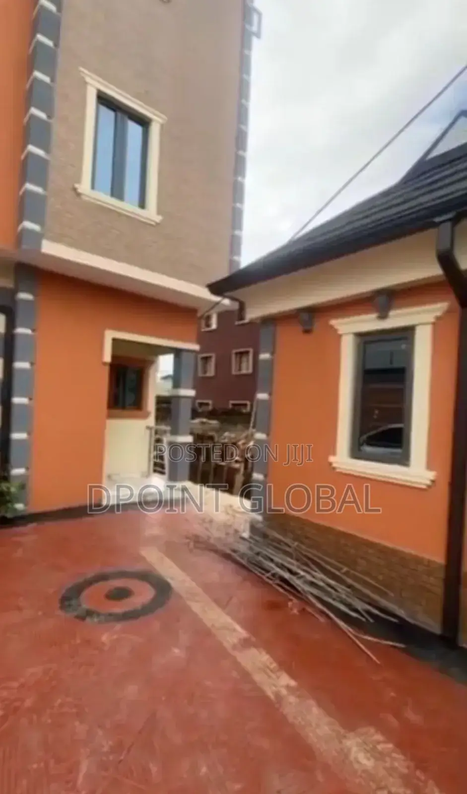 13bdrm Block of Flats in In Shomulo, Shomolu for sale in Shomolu