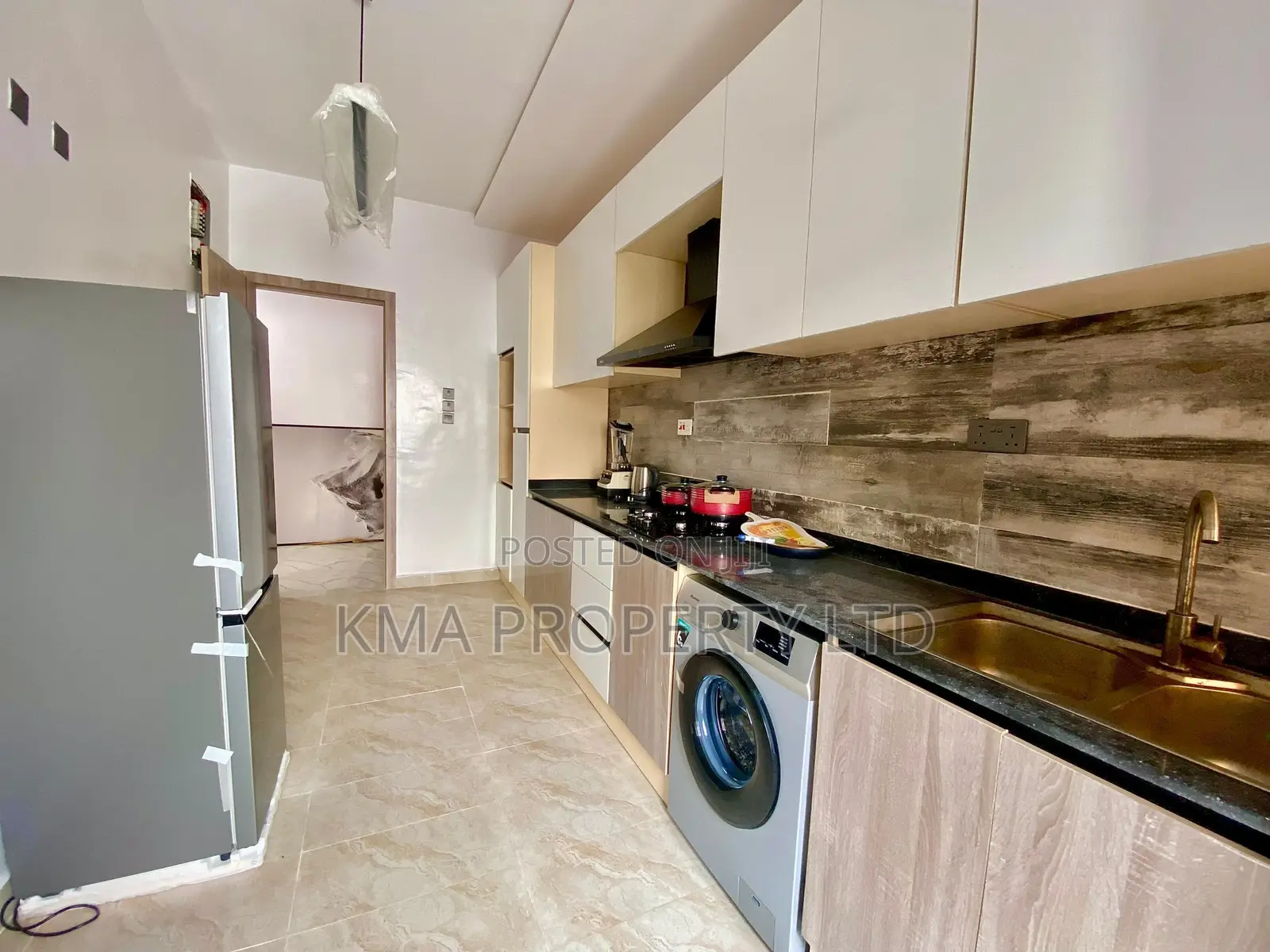 Luxurious 1/2 Bedrooms Apartment With Snooker and Swimming Pool in Ajah