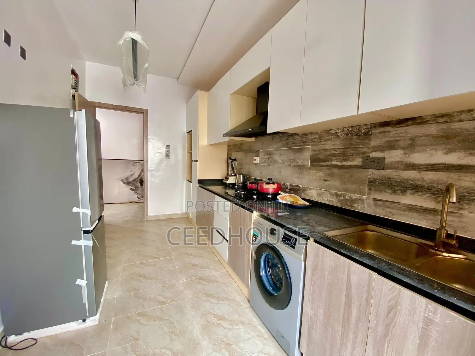 Luxurious 1/2 Bedrooms Apartment With Snooker and Swimming Pool in Ajah